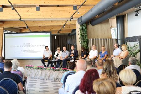 Slavnost z okroglo mizo Tuhinjska dolina - moč znanja in turizma za njen razvoj (9)